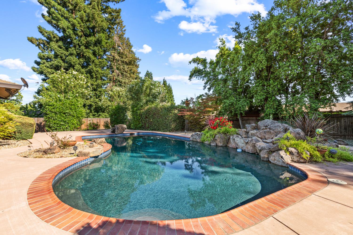 Detail Gallery Image 35 of 41 For 6840 Appomattox Way, Carmichael,  CA 95608 - 3 Beds | 2 Baths