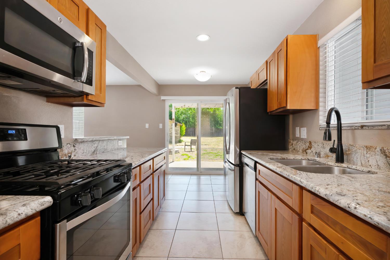 Detail Gallery Image 10 of 39 For 5732 Dewey Drive, Fair Oaks,  CA 95628 - 3 Beds | 1 Baths