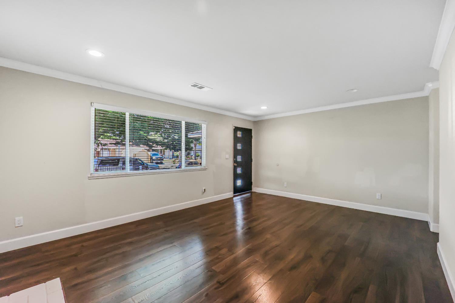 Detail Gallery Image 5 of 33 For 3498 Pitcairn Way, San Jose,  CA 95111 - 3 Beds | 2 Baths