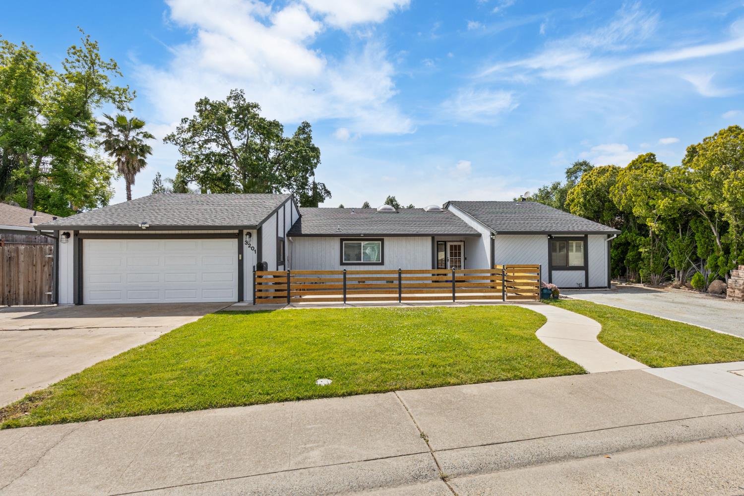 Detail Gallery Image 1 of 70 For 3201 Kaiser Way, Carmichael,  CA 95608 - 4 Beds | 3 Baths