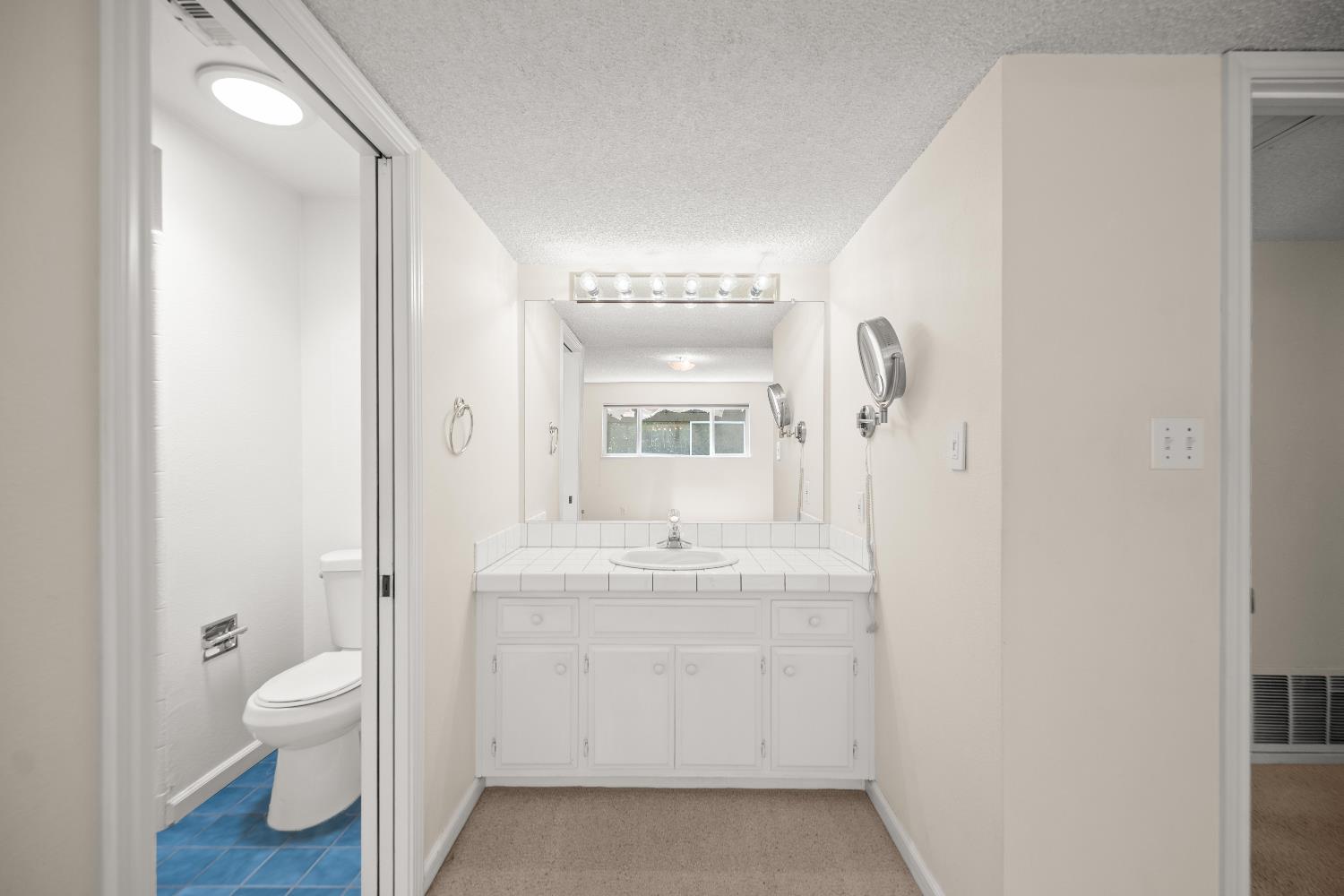 Detail Gallery Image 16 of 30 For 5030 Rimwood Dr, Fair Oaks,  CA 95628 - 3 Beds | 2 Baths
