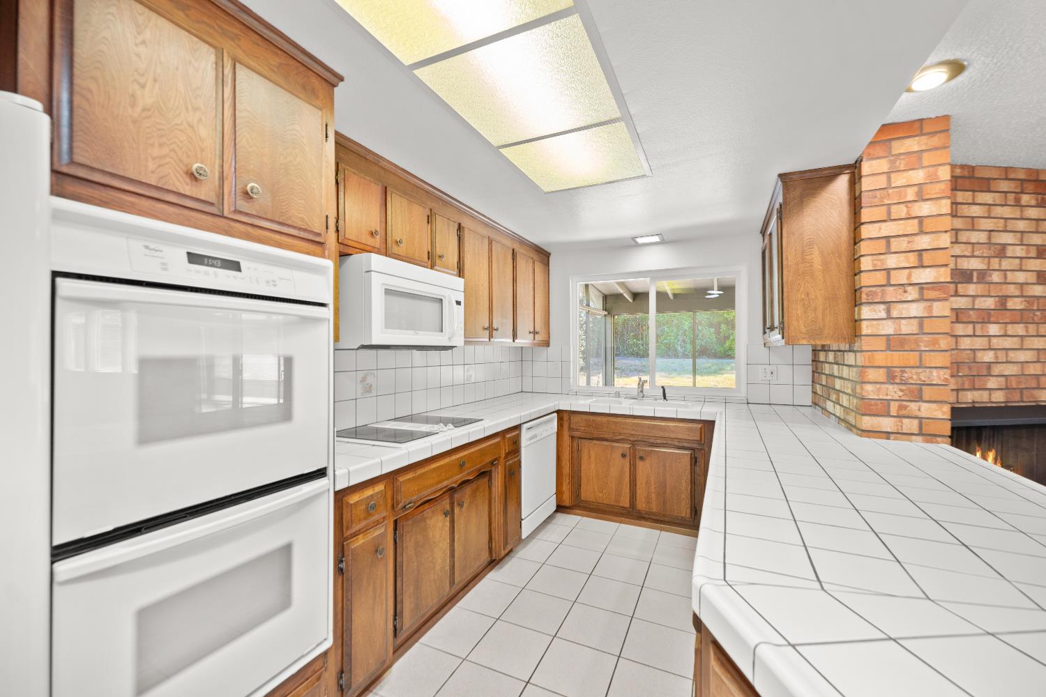 Detail Gallery Image 9 of 30 For 5030 Rimwood Dr, Fair Oaks,  CA 95628 - 3 Beds | 2 Baths