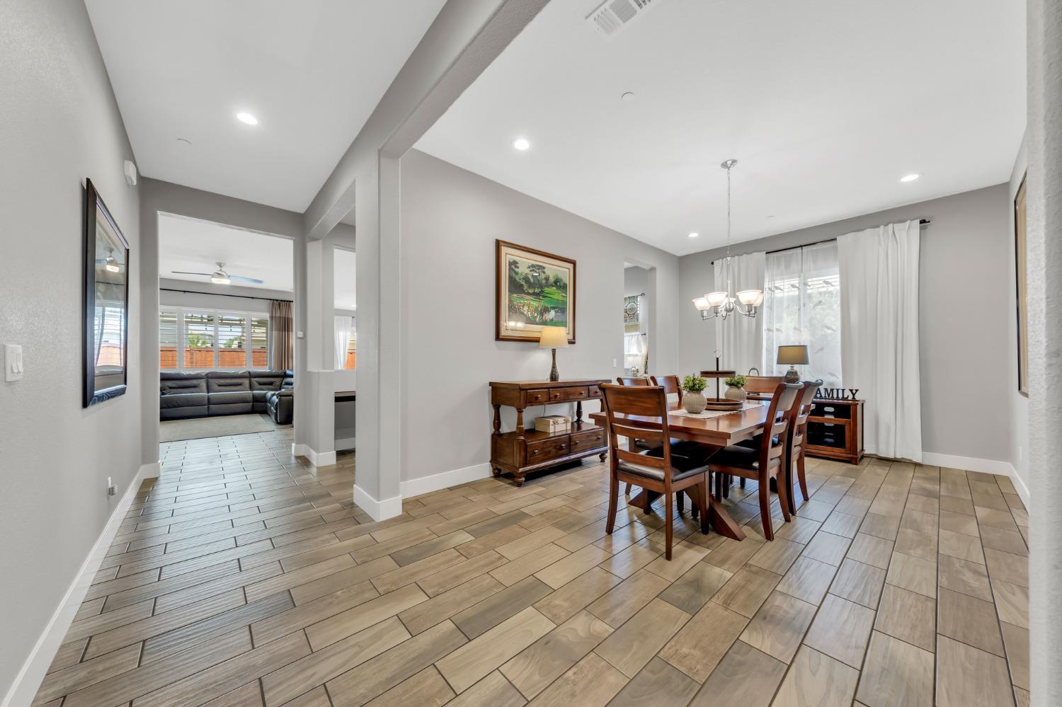 Detail Gallery Image 12 of 48 For 368 Olivadi Way, Sacramento,  CA 95834 - 3 Beds | 2/1 Baths