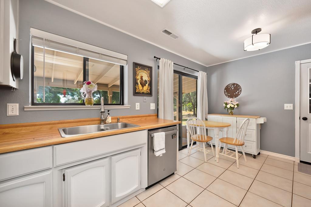 Detail Gallery Image 11 of 44 For 2120 Lovejoy Ln, Cool,  CA 95614 - 3 Beds | 2 Baths