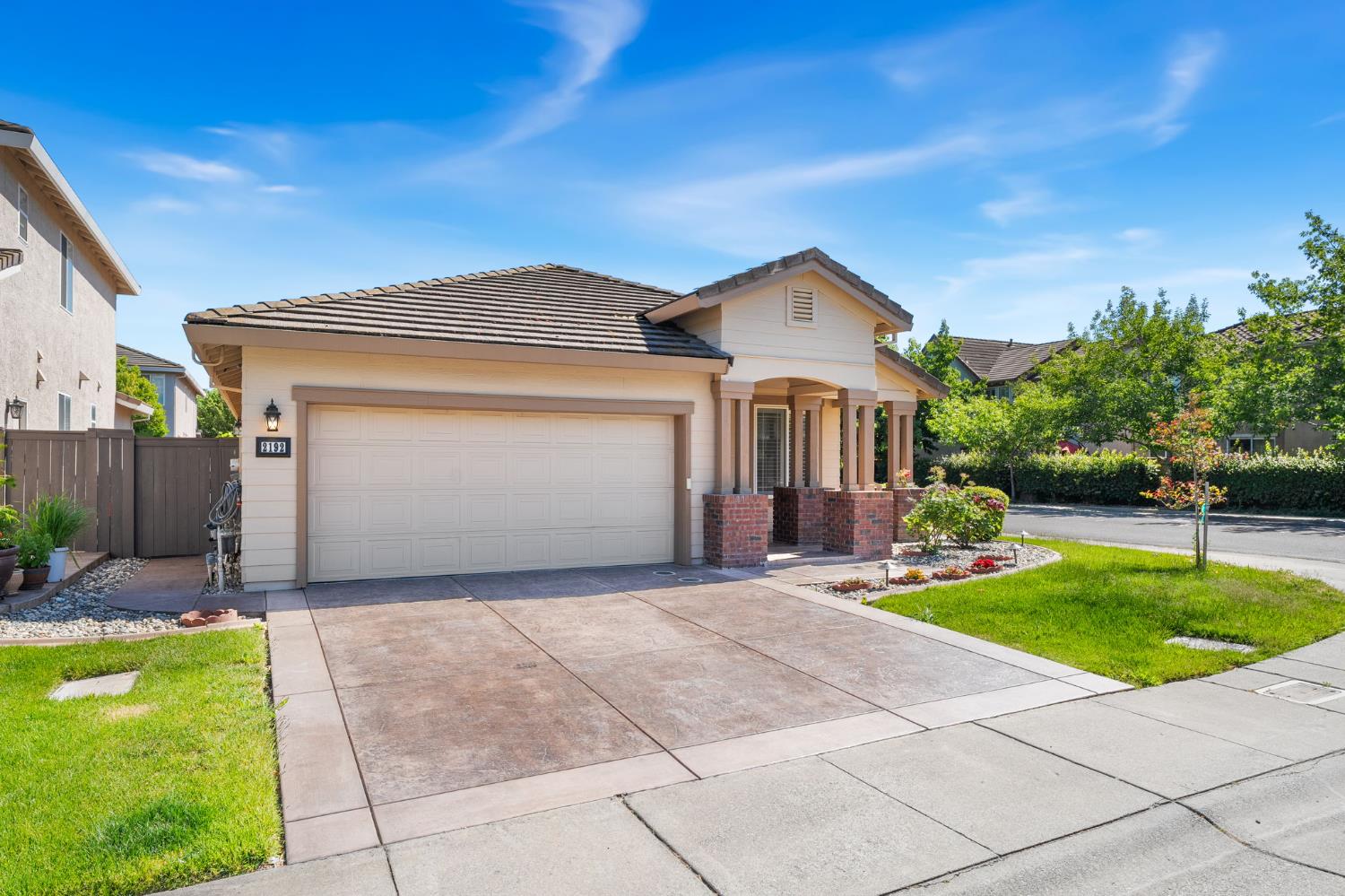 Detail Gallery Image 3 of 30 For 2192 Sherington Way, Sacramento,  CA 95835 - 3 Beds | 2 Baths