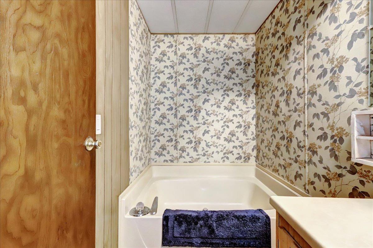 Detail Gallery Image 33 of 59 For 12710 Rough and Ready Rd, Rough And Ready,  CA 95975 - 2 Beds | 3 Baths