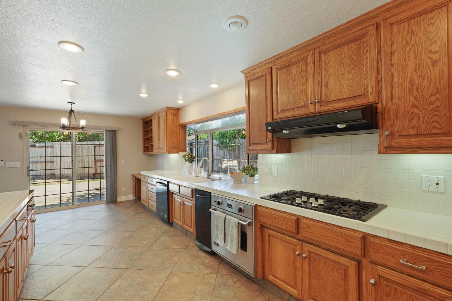 Detail Gallery Image 13 of 43 For 2903 Raintree Ct., Stockton,  CA 95219 - 3 Beds | 2 Baths