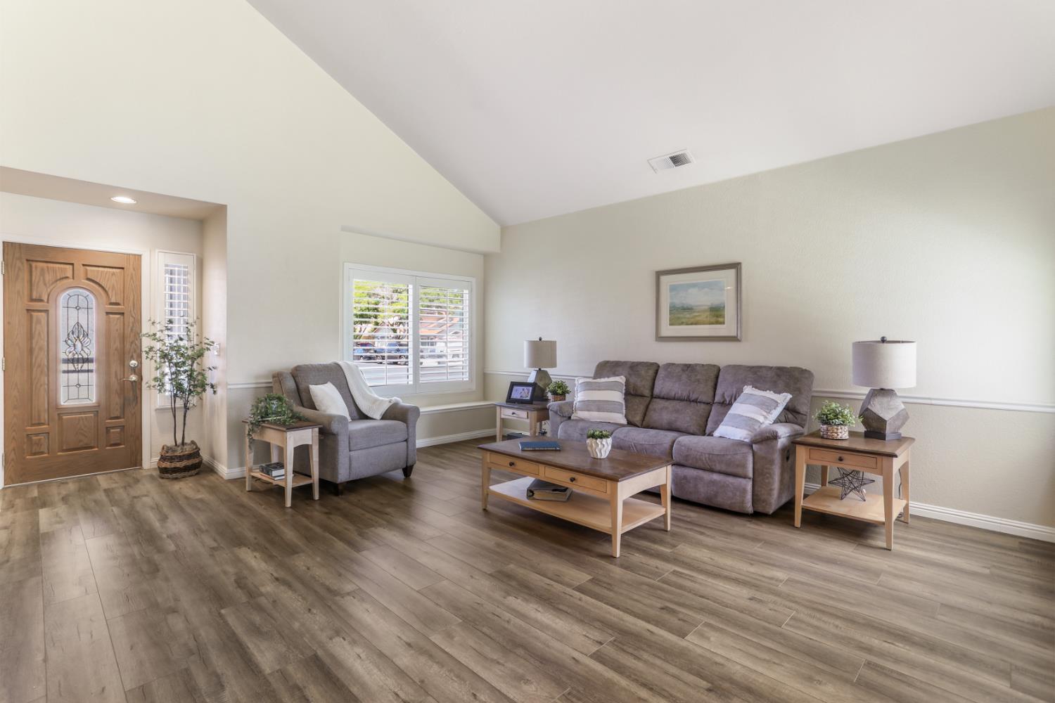 Detail Gallery Image 8 of 36 For 280 Arroyo Hondo Cir, Tracy,  CA 95376 - 3 Beds | 2/1 Baths