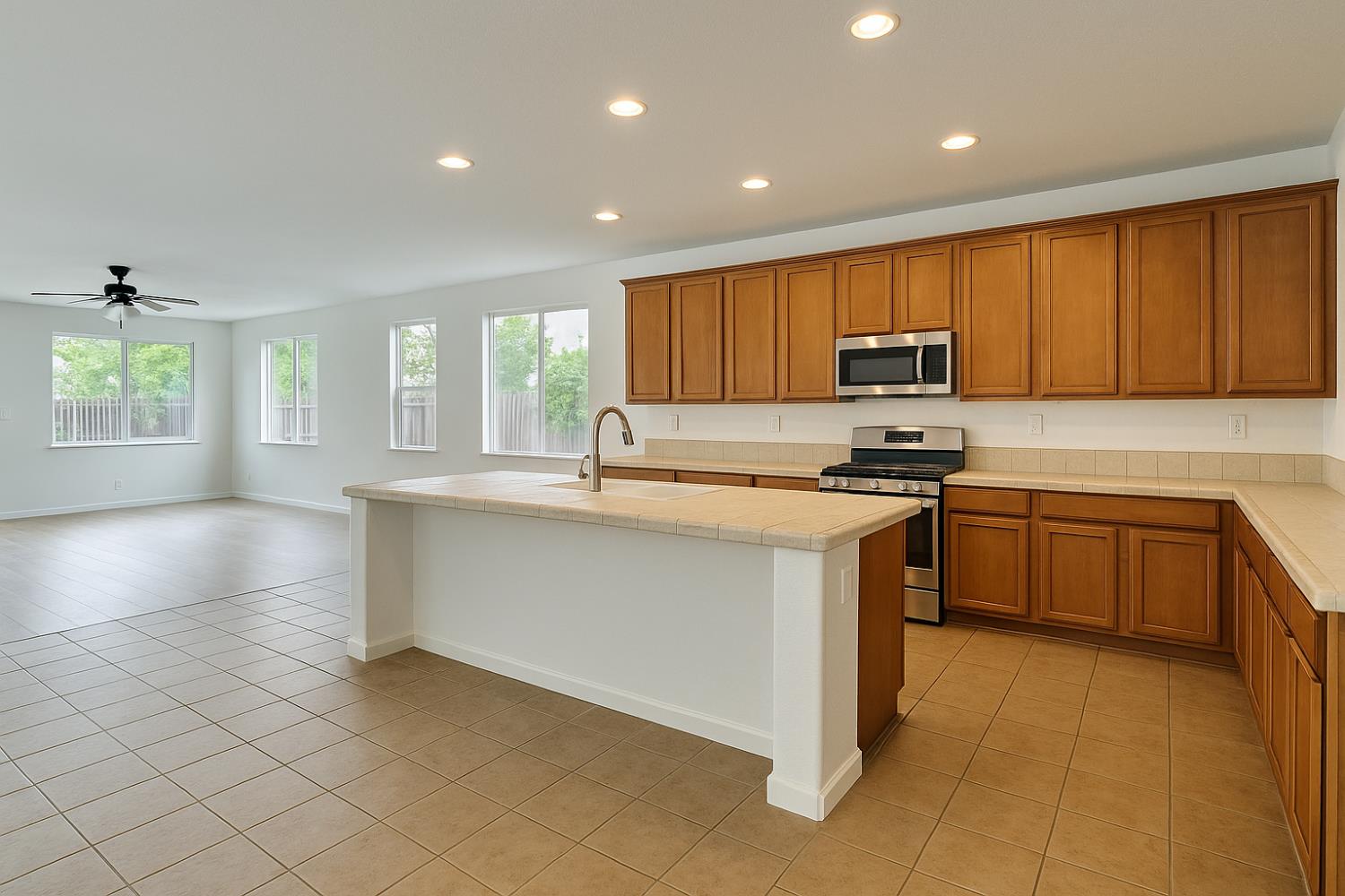Detail Gallery Image 8 of 24 For 5666 La Casa Way, Sacramento,  CA 95835 - 3 Beds | 2 Baths