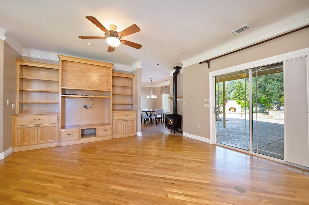 Detail Gallery Image 8 of 35 For 3443 Barker Rd, Loomis,  CA 95650 - 3 Beds | 2/1 Baths