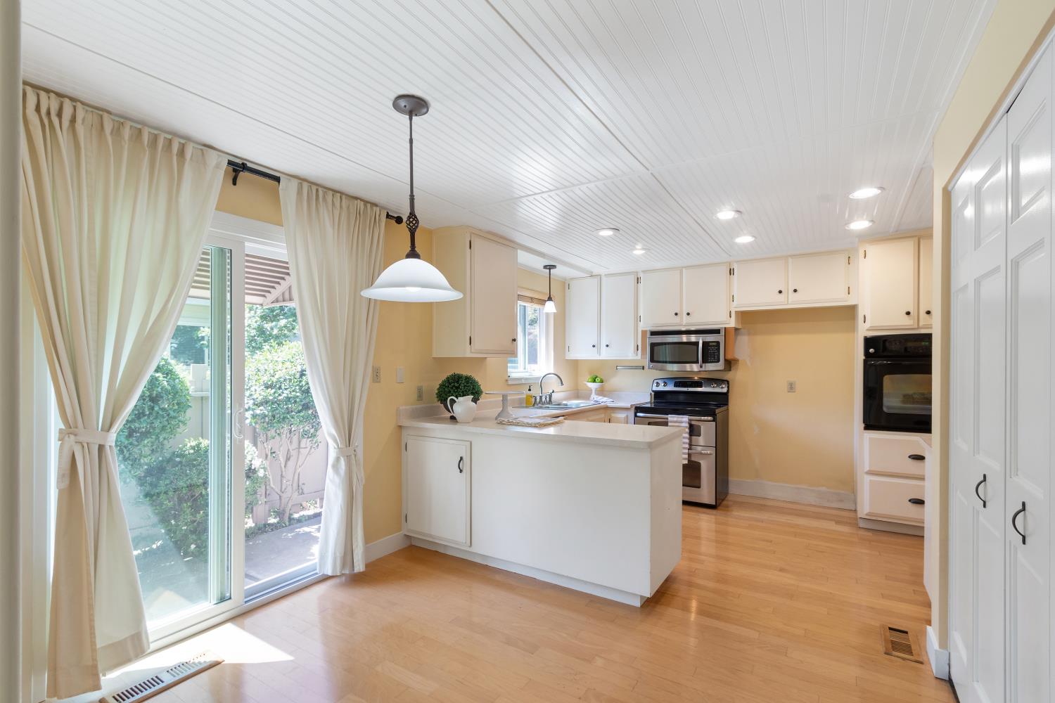 Detail Gallery Image 17 of 48 For 815 Commons Dr, Sacramento,  CA 95825 - 2 Beds | 2 Baths