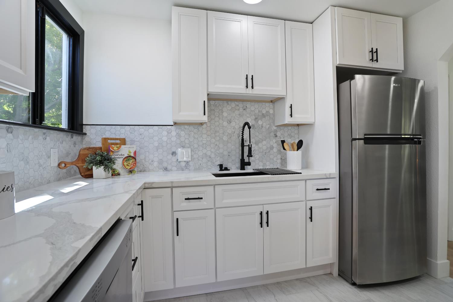 Detail Gallery Image 11 of 29 For 5528 Solano Ave, Richmond,  CA 94805 - 4 Beds | 2 Baths