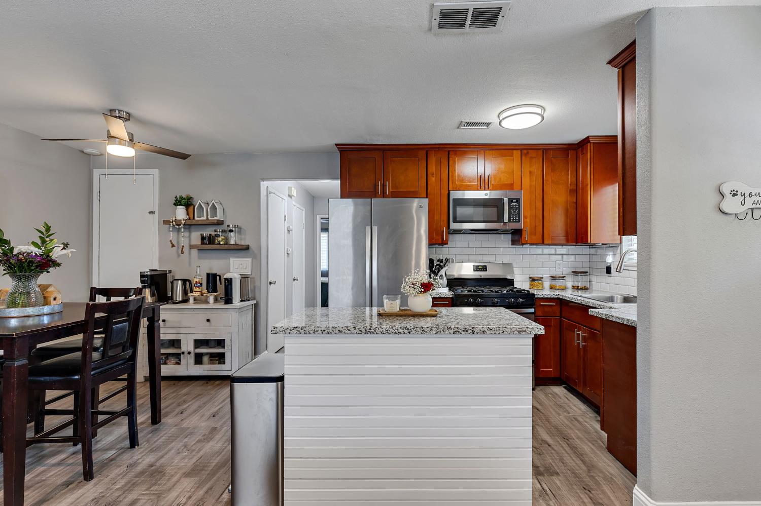 Detail Gallery Image 1 of 22 For 8943 El Mirador #4,  Elk Grove,  CA 95624 - 2 Beds | 1 Baths