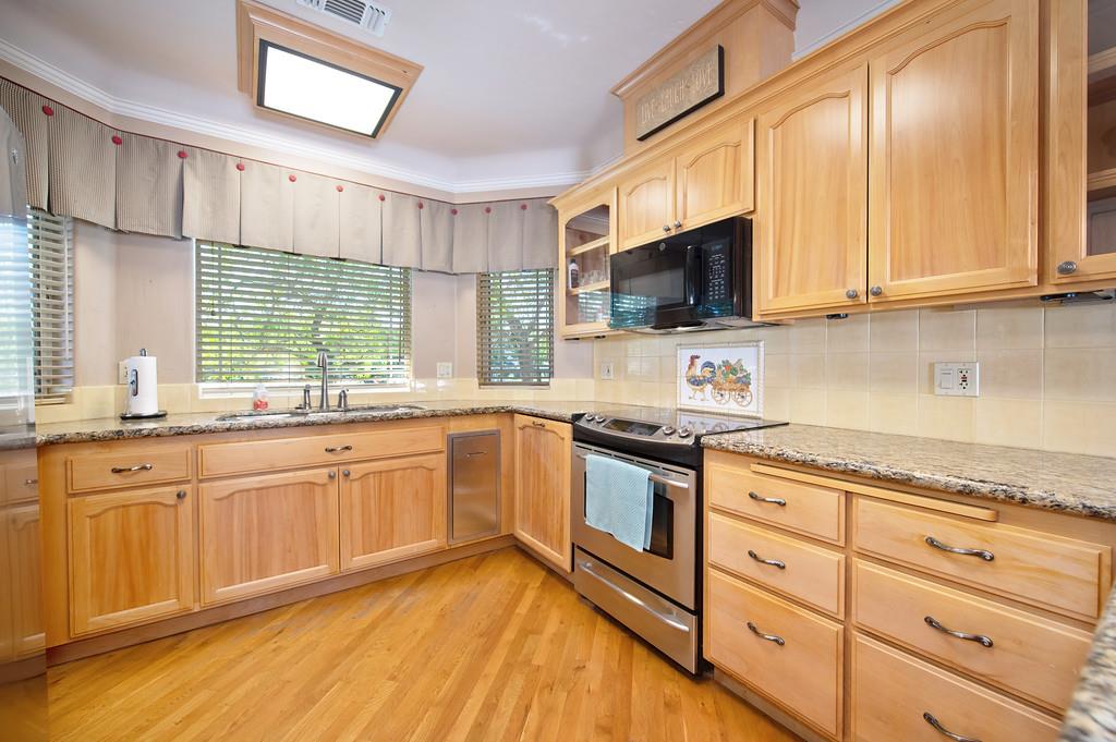 Detail Gallery Image 13 of 35 For 3443 Barker Rd, Loomis,  CA 95650 - 3 Beds | 2/1 Baths