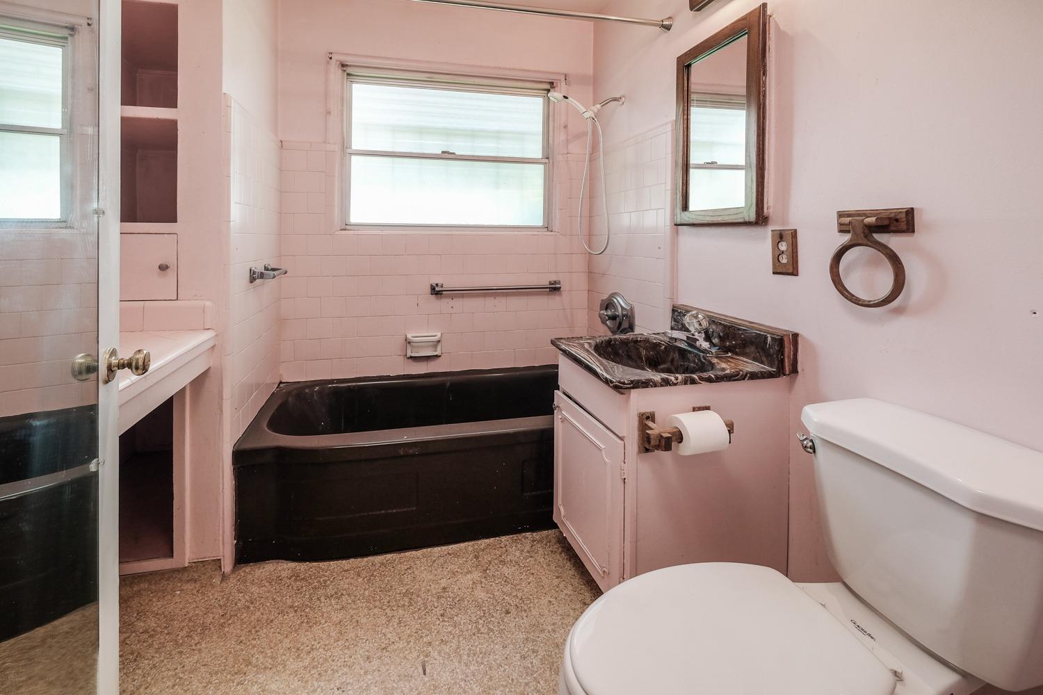 Detail Gallery Image 8 of 17 For 6241 40th Ave, Sacramento,  CA 95824 - 4 Beds | 2 Baths