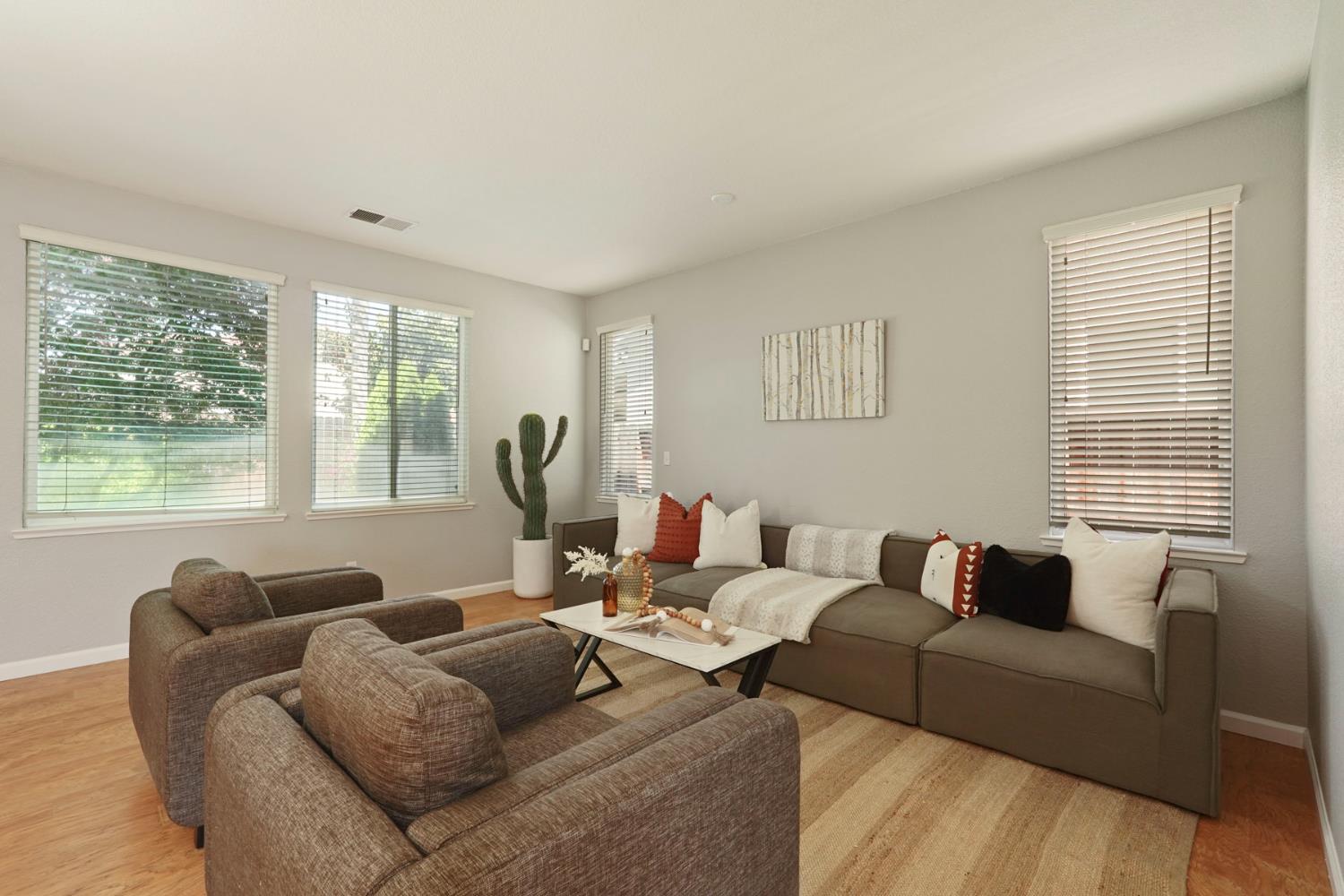 Detail Gallery Image 7 of 54 For 5545 Saxon Ave, Riverbank,  CA 95367 - 5 Beds | 3 Baths