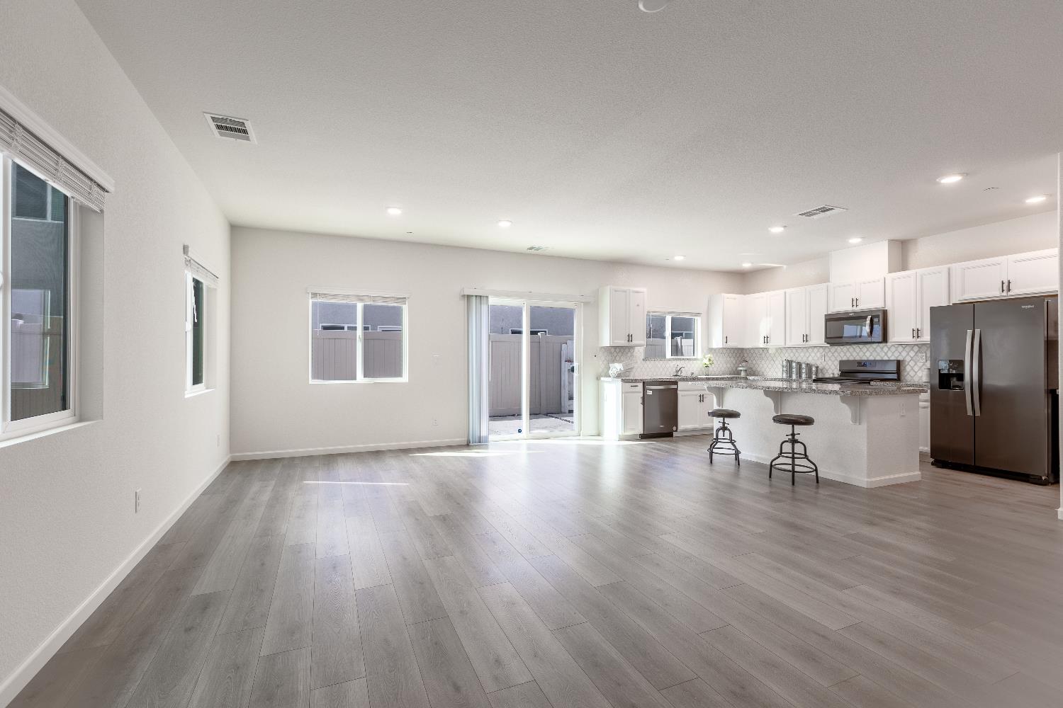 Detail Gallery Image 8 of 26 For 3825 S 3825 Arborhill Way Way, Sacramento,  CA 95834 - 3 Beds | 2/1 Baths