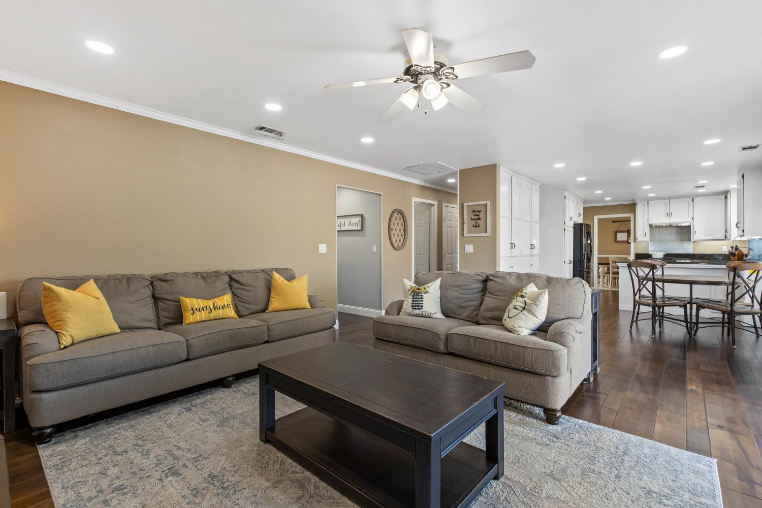 Detail Gallery Image 16 of 38 For 3092 Village Park Ct, Turlock,  CA 95382 - 4 Beds | 2/1 Baths