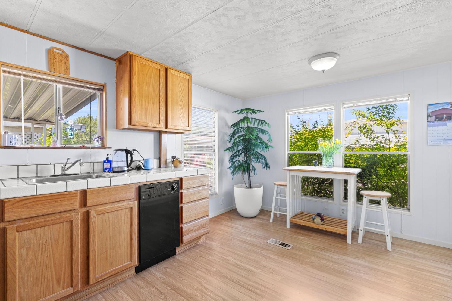 Detail Gallery Image 7 of 27 For 2540 Grass Valley Hwy 105, Auburn,  CA 95603 - 2 Beds | 1 Baths