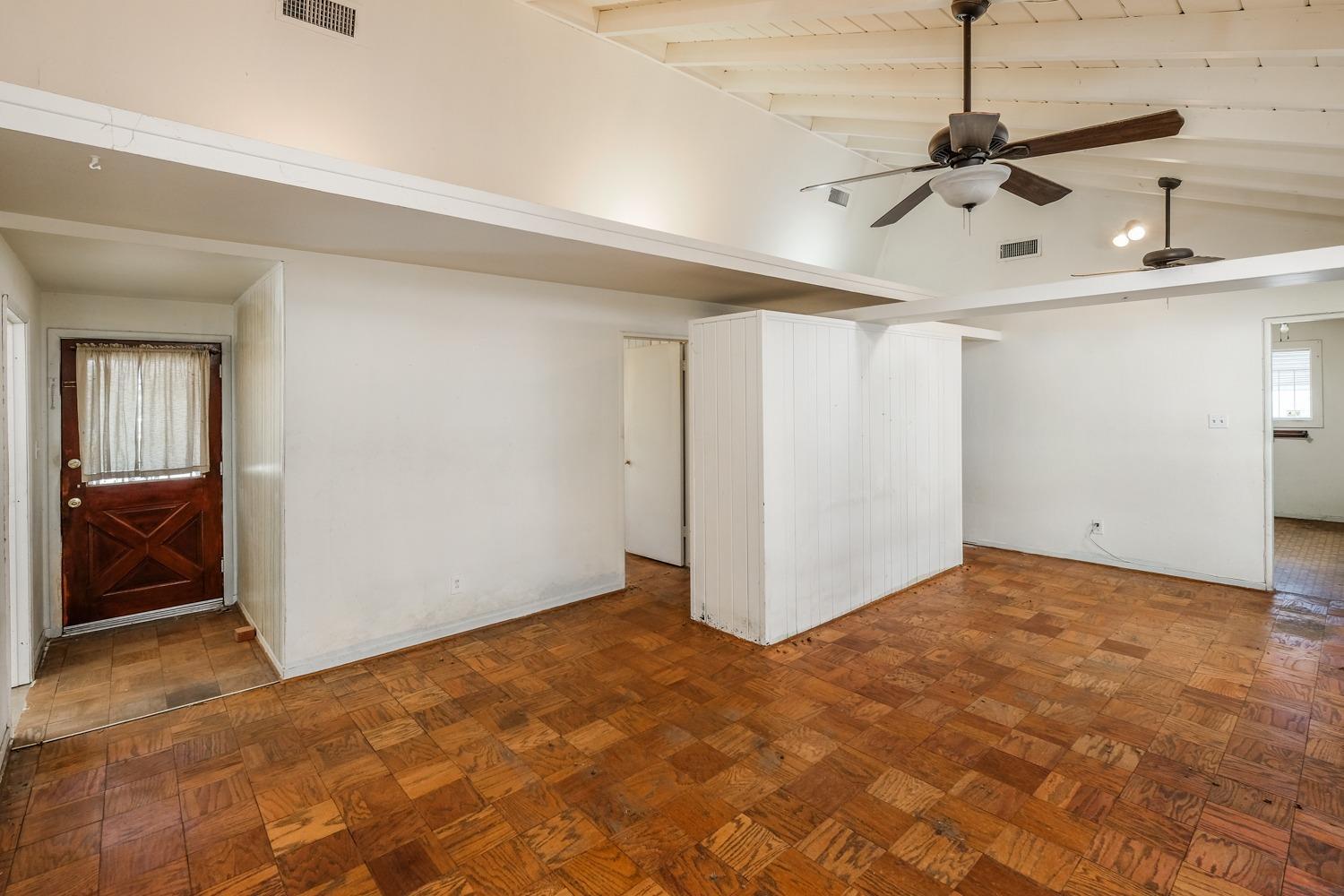 Detail Gallery Image 4 of 17 For 6241 40th Ave, Sacramento,  CA 95824 - 4 Beds | 2 Baths