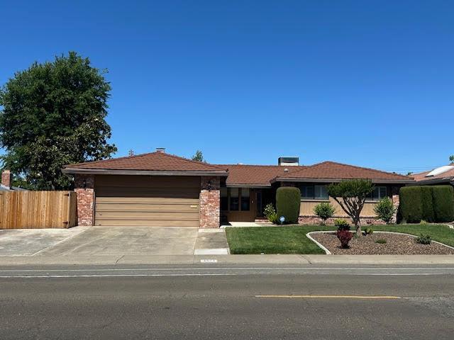 Detail Gallery Image 2 of 49 For 4523 Jan Dr, Carmichael,  CA 95608 - 3 Beds | 2 Baths