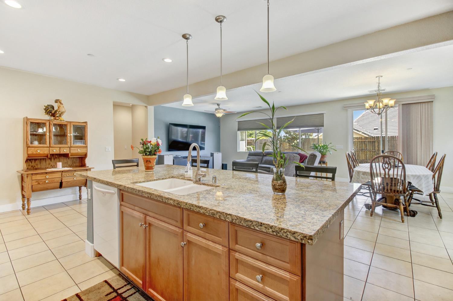 Detail Gallery Image 11 of 31 For 7744 Live Oak Way, Citrus Heights,  CA 95621 - 4 Beds | 3 Baths