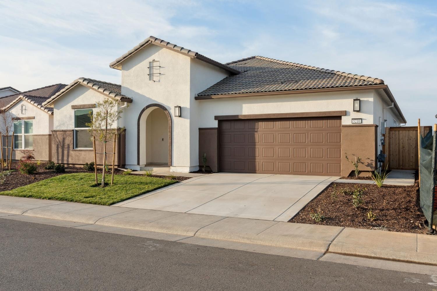 Detail Gallery Image 2 of 31 For 5210 Peace Lily Ln, Roseville,  CA 95747 - 3 Beds | 3 Baths