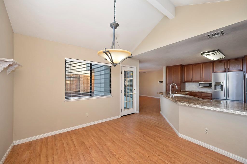 Detail Gallery Image 10 of 32 For 1357 Sun Tree Dr, Roseville,  CA 95661 - 5 Beds | 3 Baths