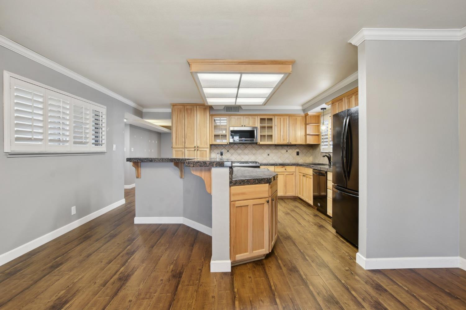 Detail Gallery Image 6 of 31 For 2408 El Lujo Way, Rancho Cordova,  CA 95670 - 3 Beds | 2 Baths