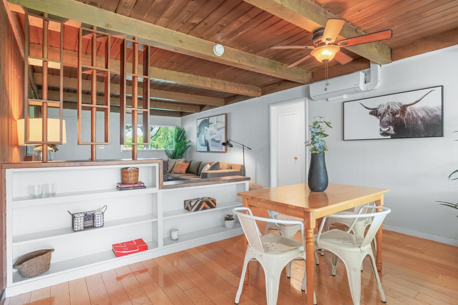 Detail Gallery Image 6 of 26 For 2320 Barcelona Way, Sacramento,  CA 95825 - 3 Beds | 3 Baths