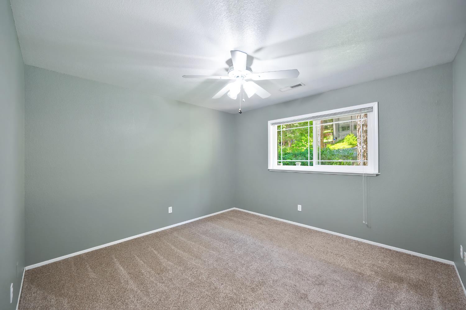 Detail Gallery Image 19 of 36 For 3063 Zinc Dr, Pollock Pines,  CA 95726 - 3 Beds | 2 Baths