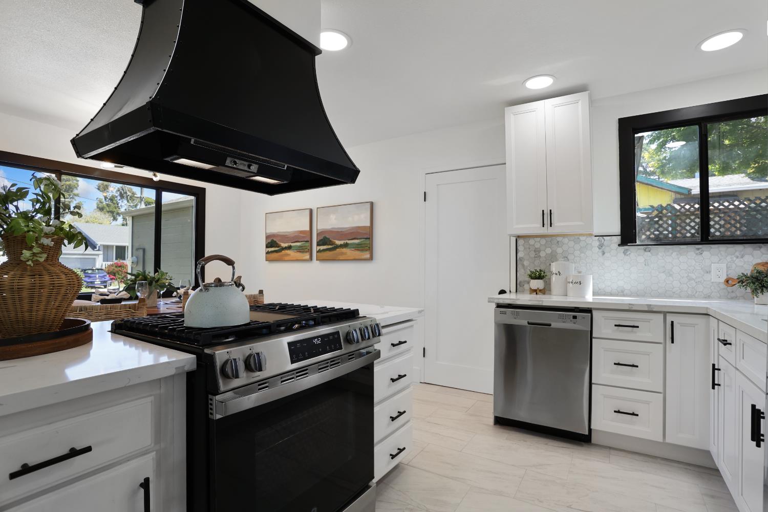 Detail Gallery Image 10 of 29 For 5528 Solano Ave, Richmond,  CA 94805 - 4 Beds | 2 Baths