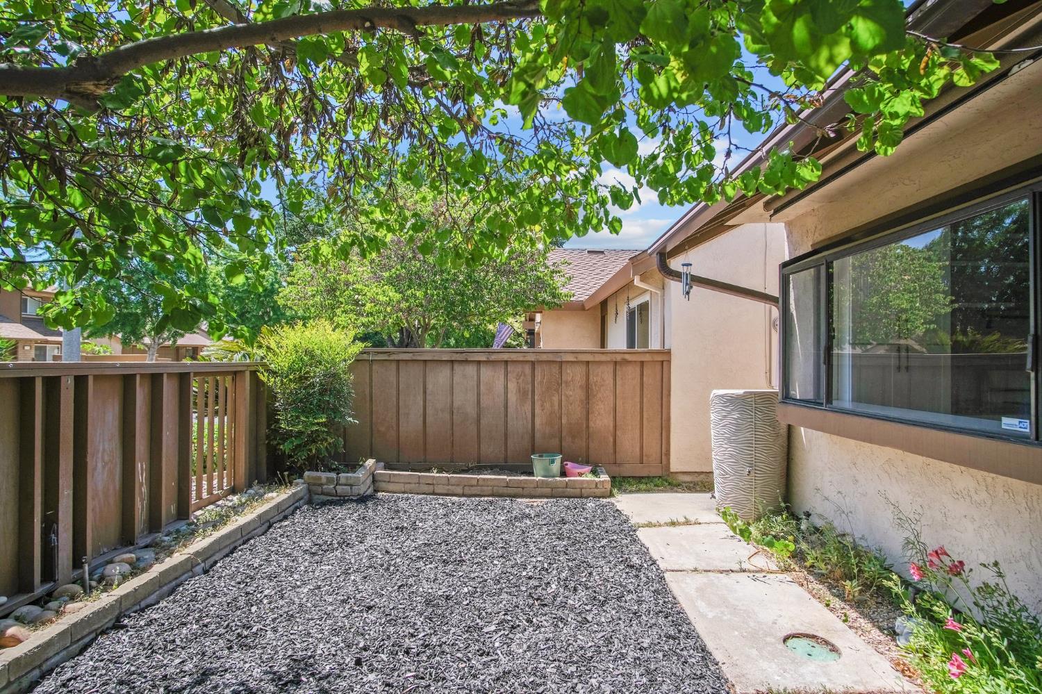 Detail Gallery Image 4 of 30 For 1821 Laurel Oak Dr, Modesto,  CA 95354 - 2 Beds | 2 Baths