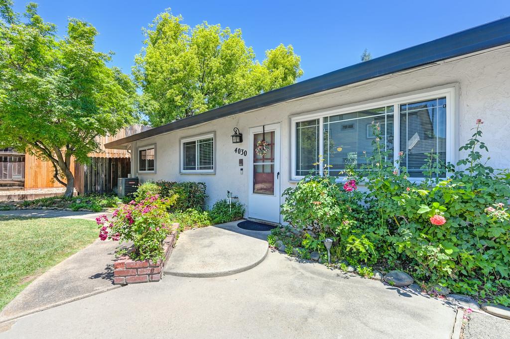 Detail Gallery Image 4 of 34 For 4030 Grover Ct, Carmichael,  CA 95608 - 3 Beds | 2 Baths