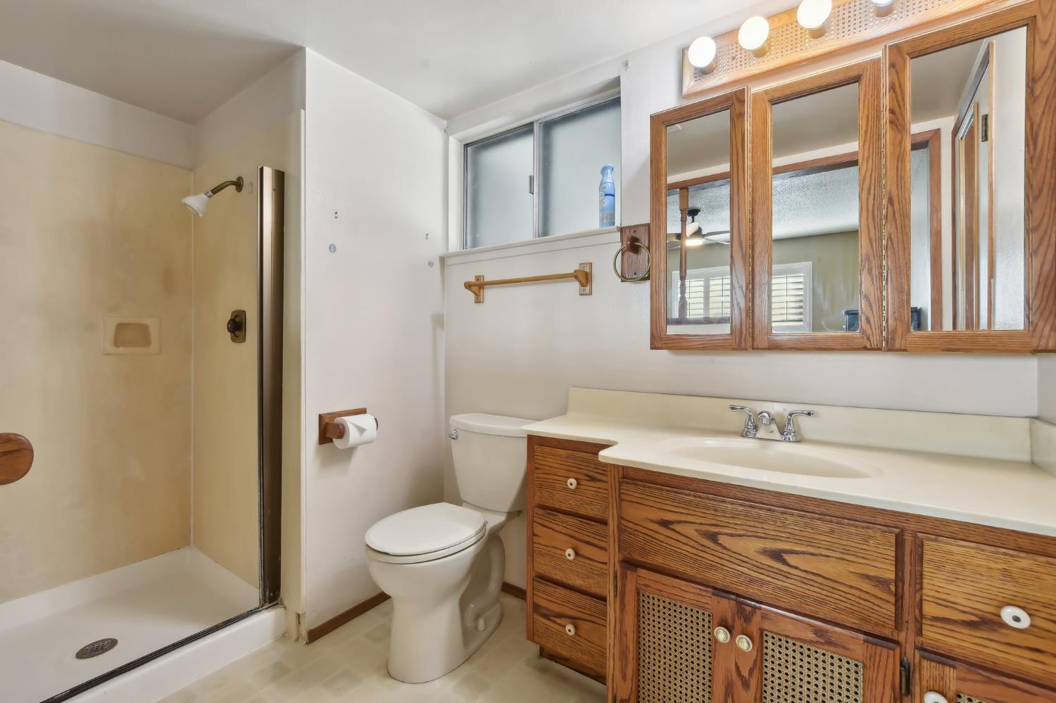 Detail Gallery Image 20 of 31 For 2408 El Lujo Way, Rancho Cordova,  CA 95670 - 3 Beds | 2 Baths