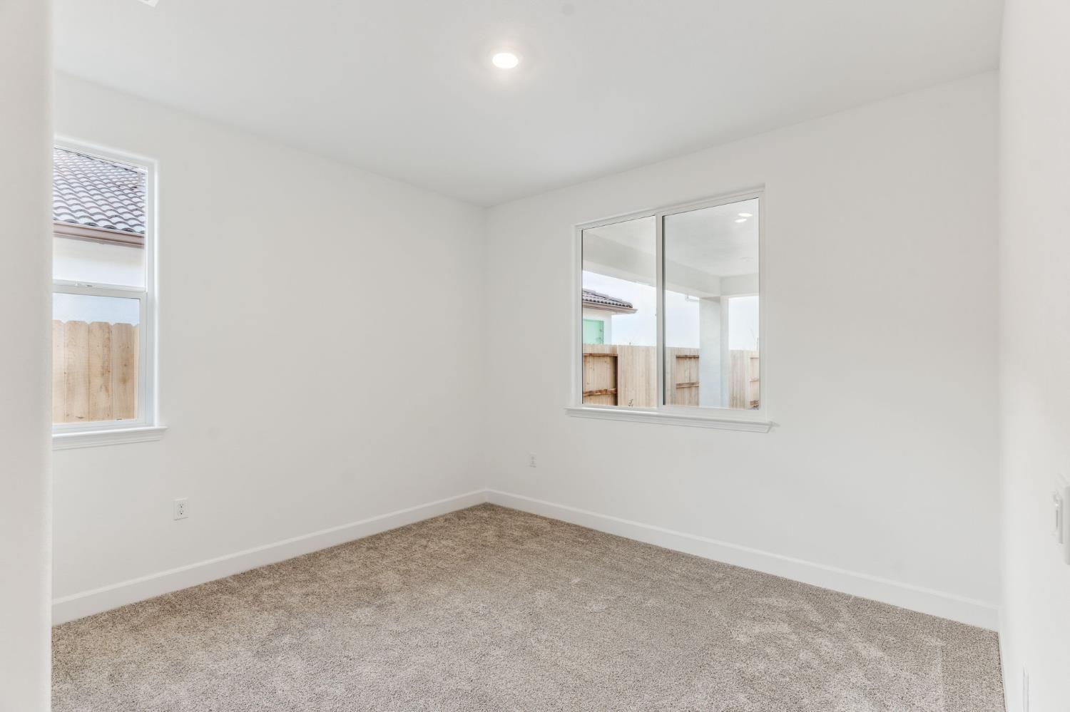 Detail Gallery Image 8 of 31 For 5210 Peace Lily Ln, Roseville,  CA 95747 - 3 Beds | 3 Baths