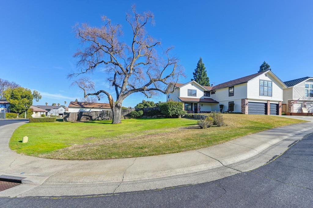 Detail Gallery Image 4 of 32 For 1357 Sun Tree Dr, Roseville,  CA 95661 - 5 Beds | 3 Baths