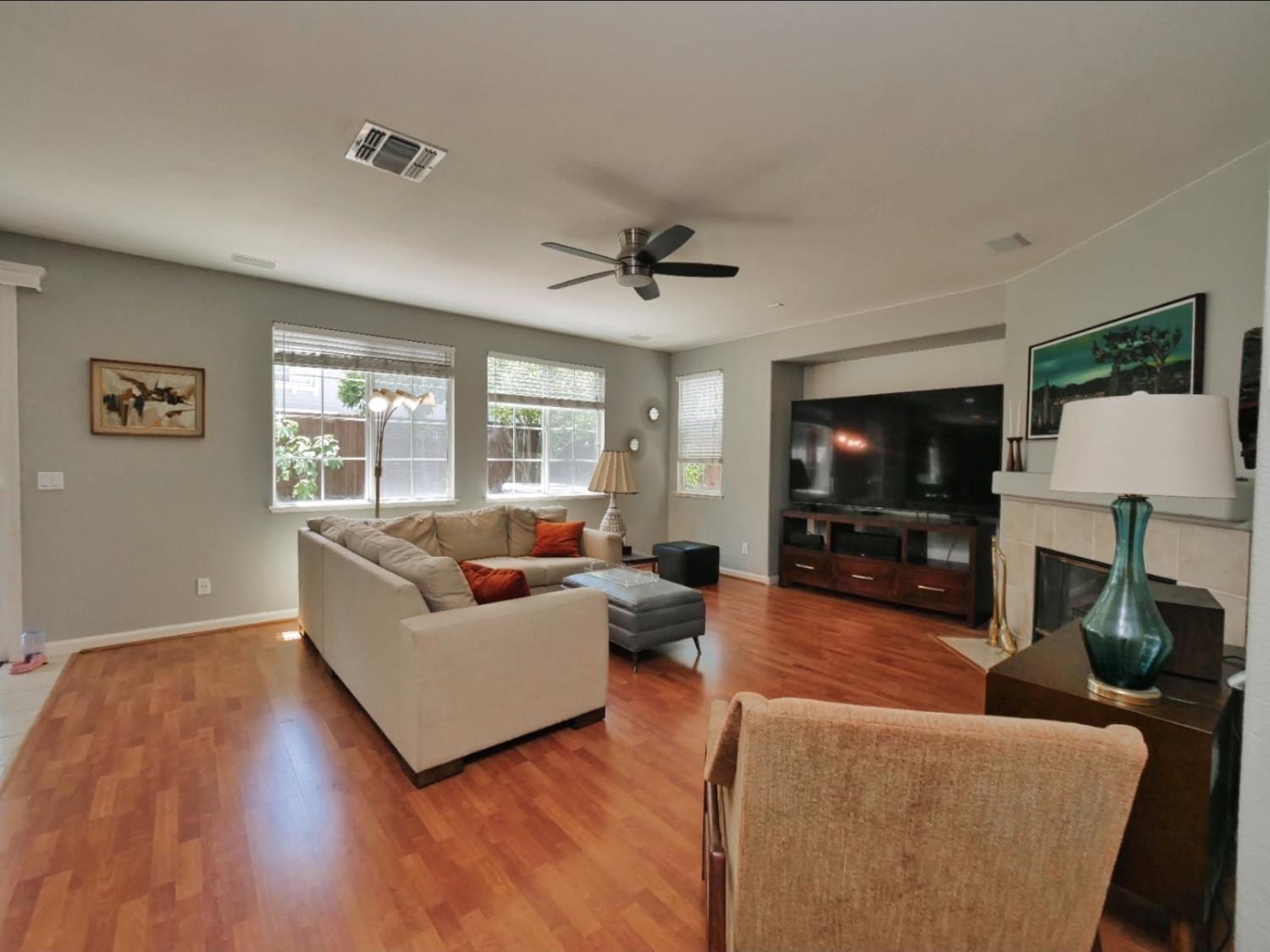 Detail Gallery Image 9 of 15 For 1242 Tulloch Dr, Tracy,  CA 95304 - 5 Beds | 3 Baths