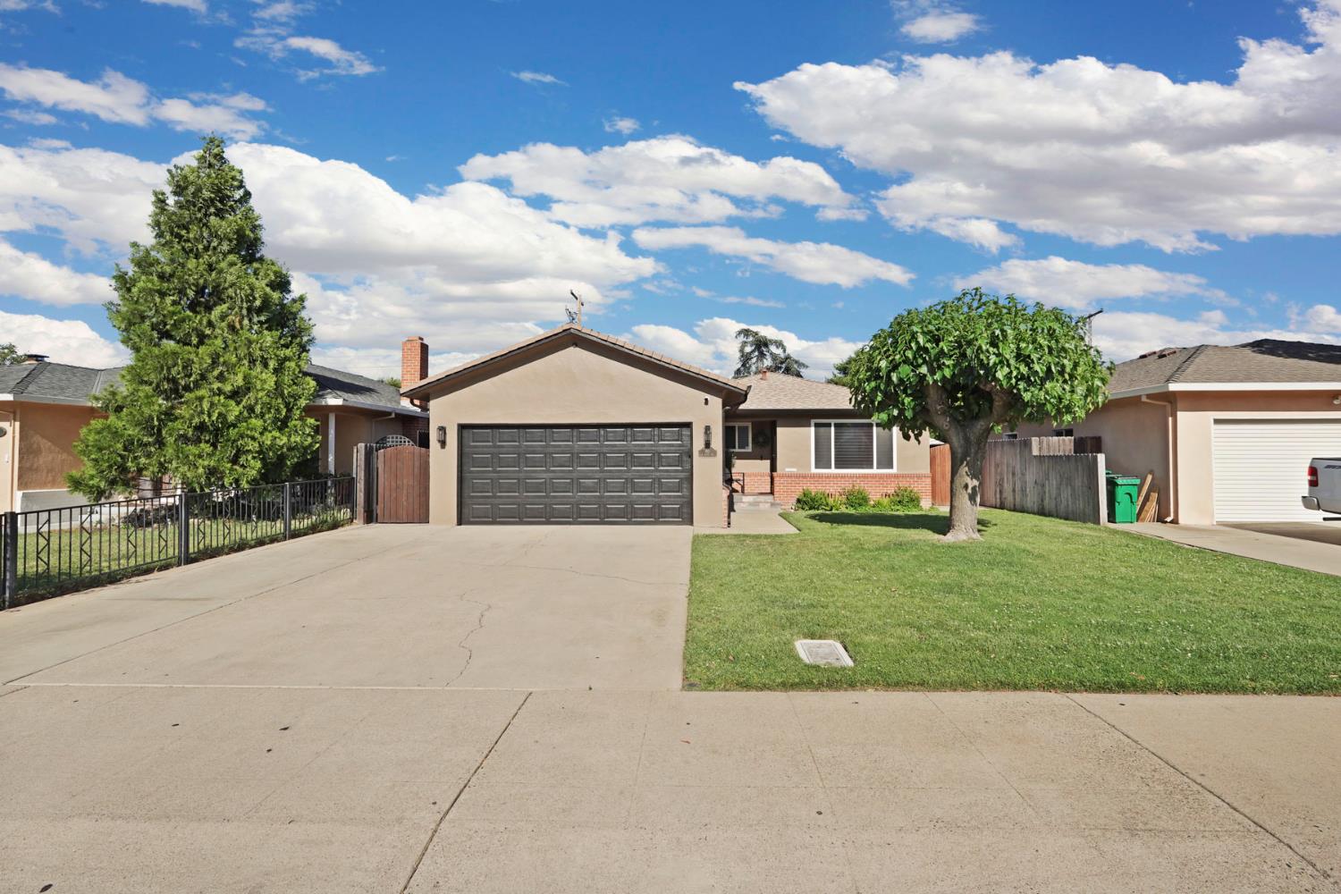 Detail Gallery Image 1 of 39 For 60 N Pacific Ave, Lodi,  CA 95242 - 3 Beds | 2 Baths
