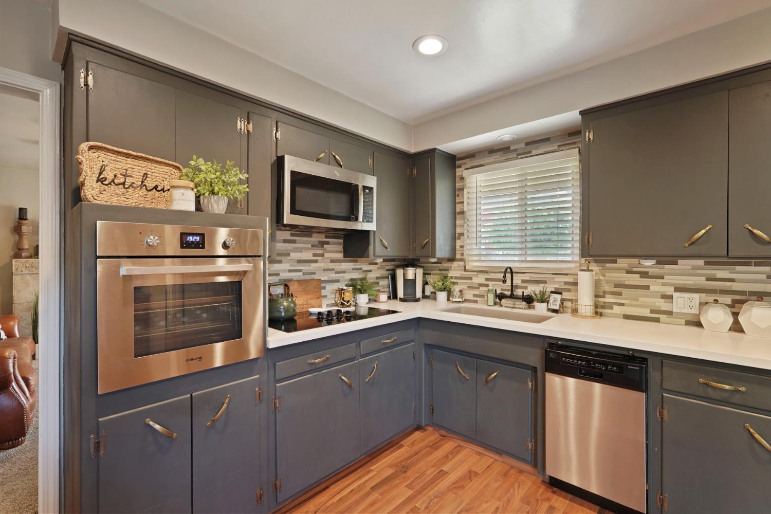 Detail Gallery Image 14 of 39 For 60 N Pacific Ave, Lodi,  CA 95242 - 3 Beds | 2 Baths