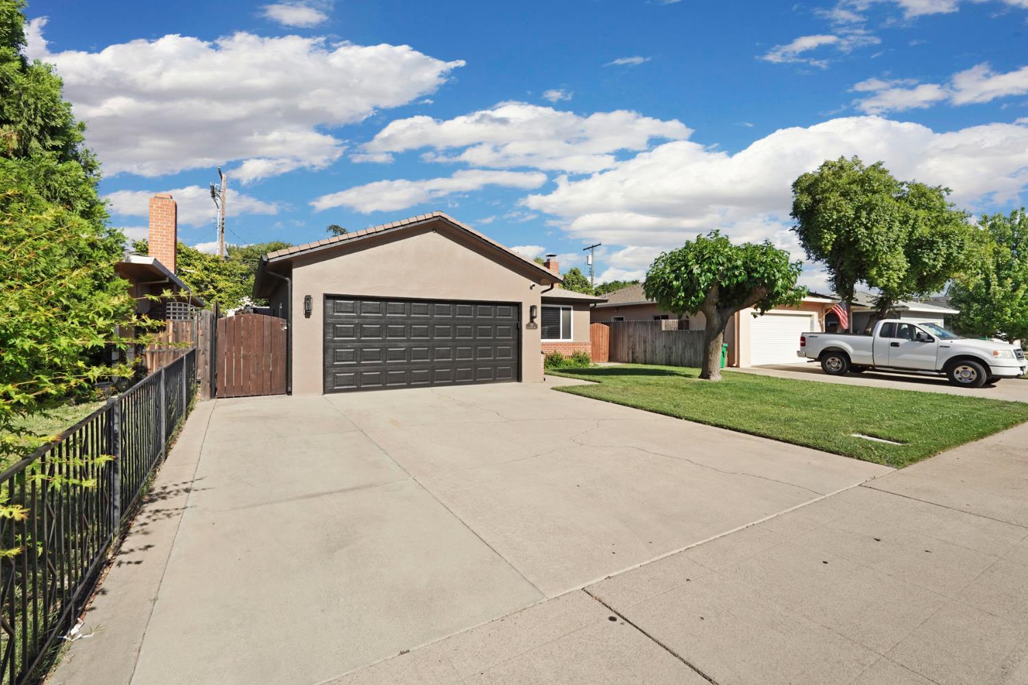 Detail Gallery Image 4 of 39 For 60 N Pacific Ave, Lodi,  CA 95242 - 3 Beds | 2 Baths
