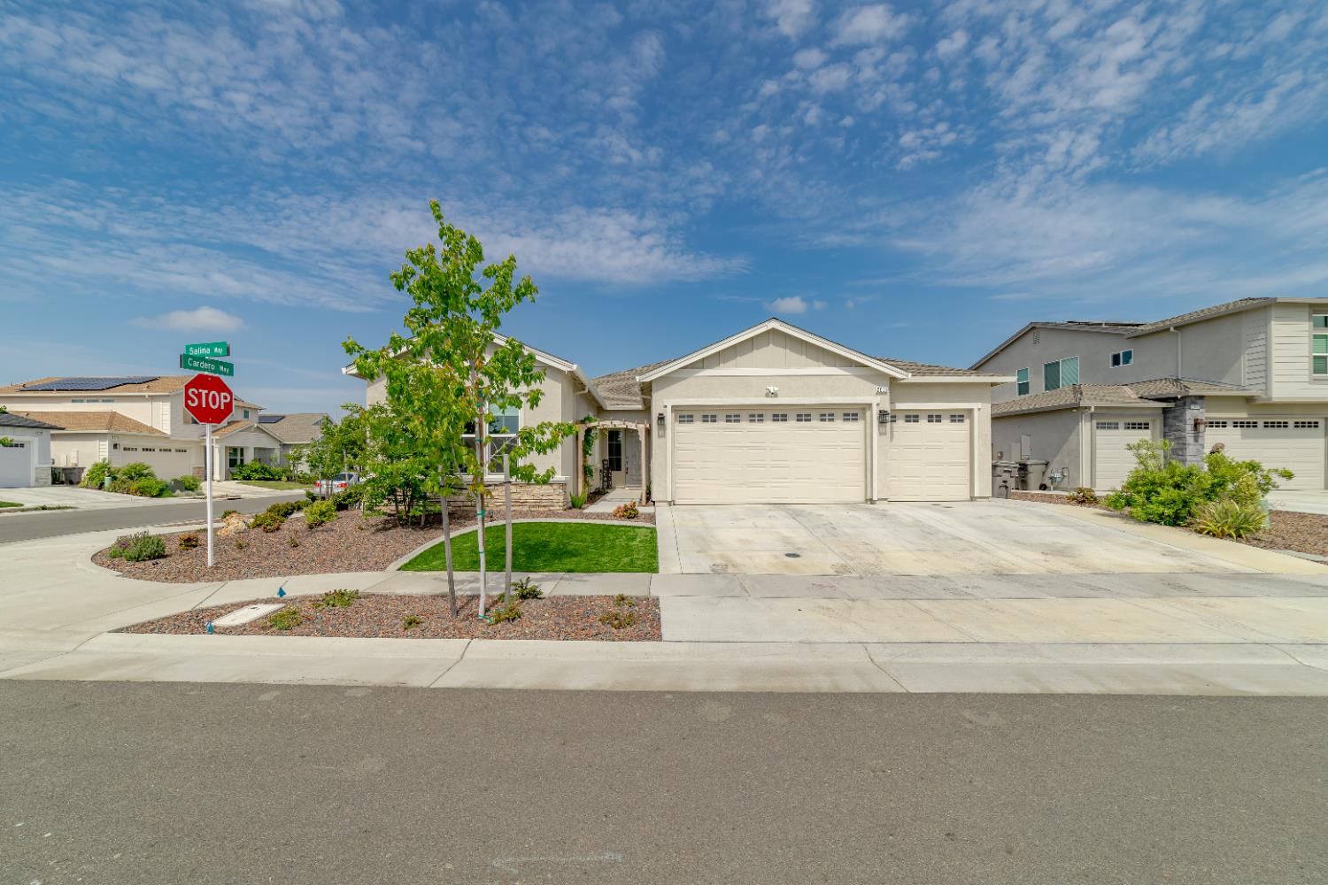 Detail Gallery Image 1 of 54 For 2001 Salina Way, Roseville,  CA 95747 - 4 Beds | 3 Baths