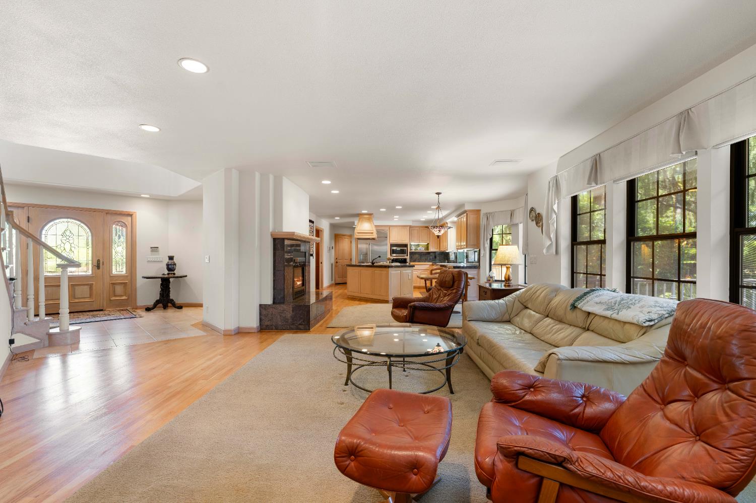 Detail Gallery Image 10 of 95 For 3004 Root Ave, Carmichael,  CA 95608 - 5 Beds | 4/2 Baths