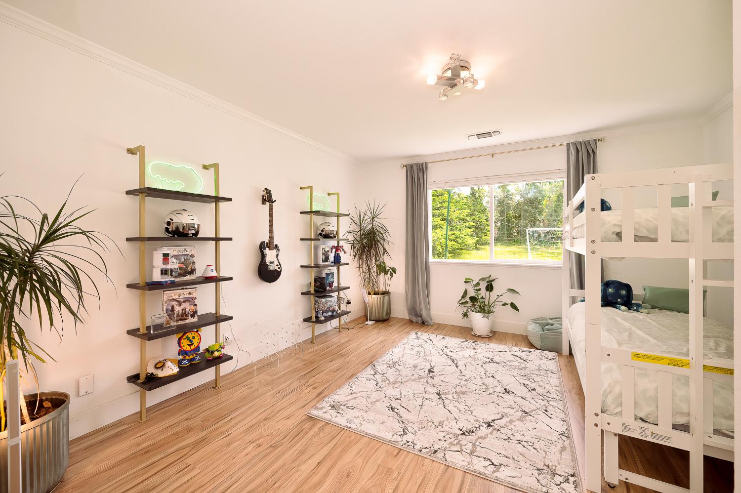 Detail Gallery Image 11 of 21 For 8174 Joe Rodgers Rd, Granite Bay,  CA 95746 - 3 Beds | 2/1 Baths