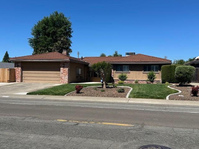 Detail Gallery Image 1 of 49 For 4523 Jan Dr, Carmichael,  CA 95608 - 3 Beds | 2 Baths