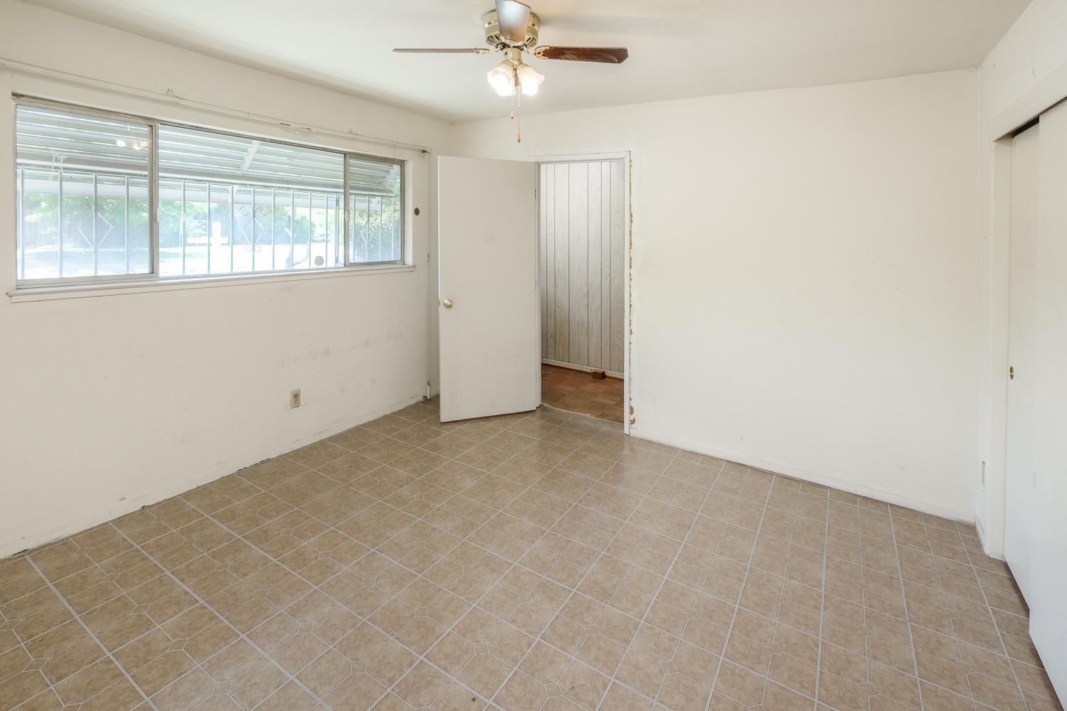 Detail Gallery Image 14 of 17 For 6241 40th Ave, Sacramento,  CA 95824 - 4 Beds | 2 Baths