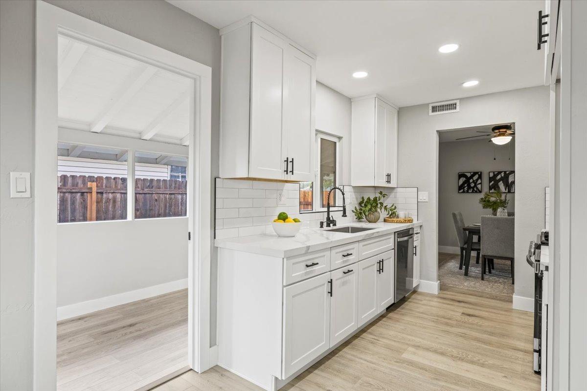Detail Gallery Image 8 of 27 For 7538 Circle Pkwy, Sacramento,  CA 95823 - 3 Beds | 2 Baths