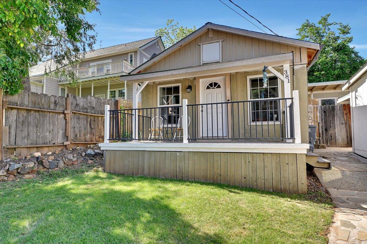 Detail Gallery Image 3 of 44 For 381 Foresthill Ave, Auburn,  CA 95603 - 3 Beds | 2 Baths