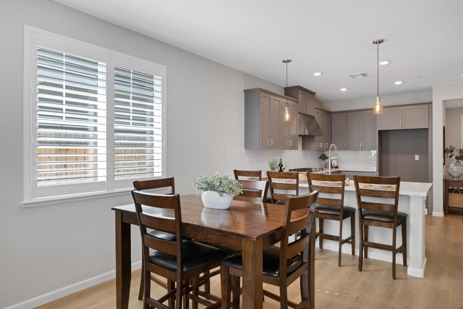 Detail Gallery Image 4 of 41 For 1687 Carson River Loop, Lincoln,  CA 95648 - 2 Beds | 2 Baths