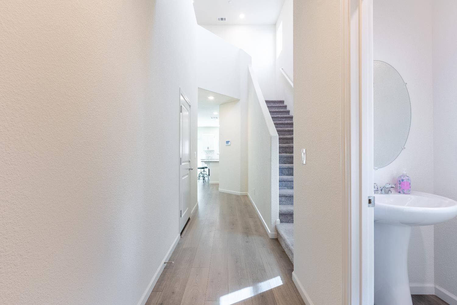 Detail Gallery Image 3 of 26 For 3825 S 3825 Arborhill Way Way, Sacramento,  CA 95834 - 3 Beds | 2/1 Baths